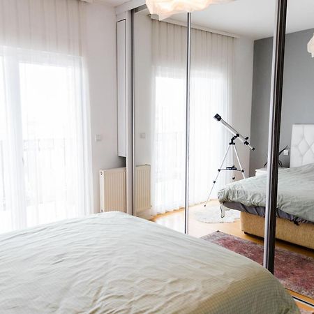 Modern Apartment With A View Feels Like Home Pristina Eksteriør billede